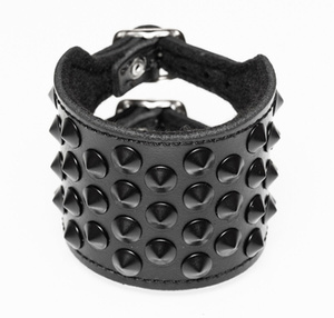 pieszczocha 7-rzędowa z ćwiekami CONE STUD black