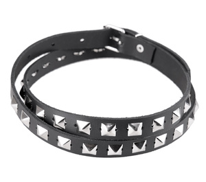 pasek z ćwiekami PYRAMID 1-rzędowy z odstępami, skóra  naturalna