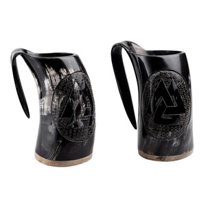 kufel VIKING 3, wykonany z rogu polerowanego poj.05-0.7 litr, USZKODZONY