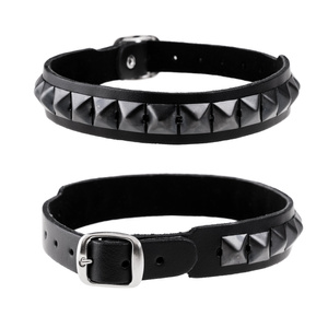 obroża 1-rzędowa PYRAMID BLACK