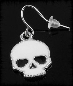 kolczyk WHITE SKULL