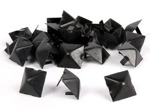 Ćwieki PIRAMIDKI CZARNE małe paczka 100 szt.