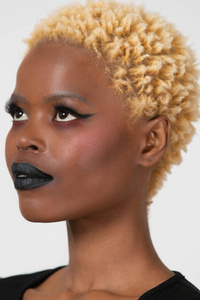 rozświetlający puder do twarzy KILLSTAR - ASTRAL BODY